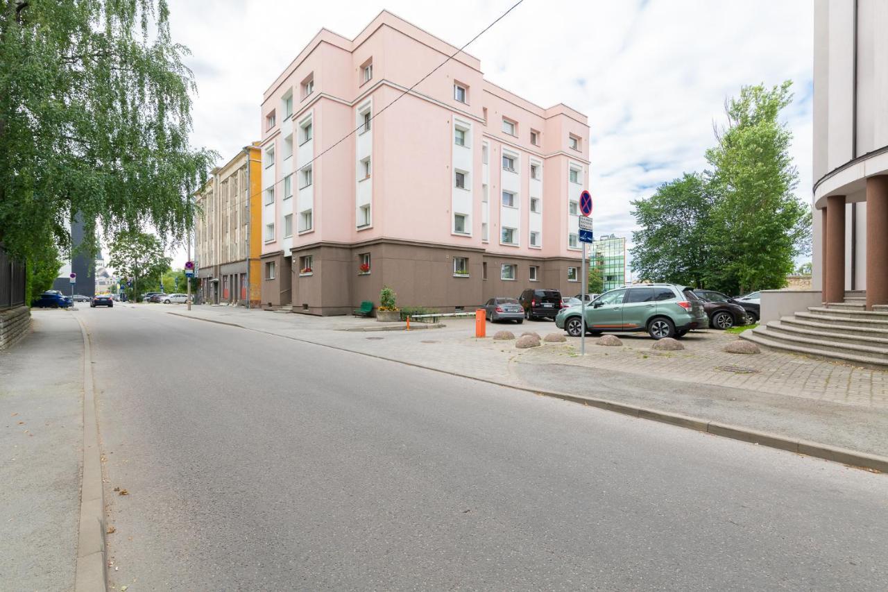 Cozy Stylish Studio Apartment With Free Parking By Centralapartments Tallinn Exterior photo